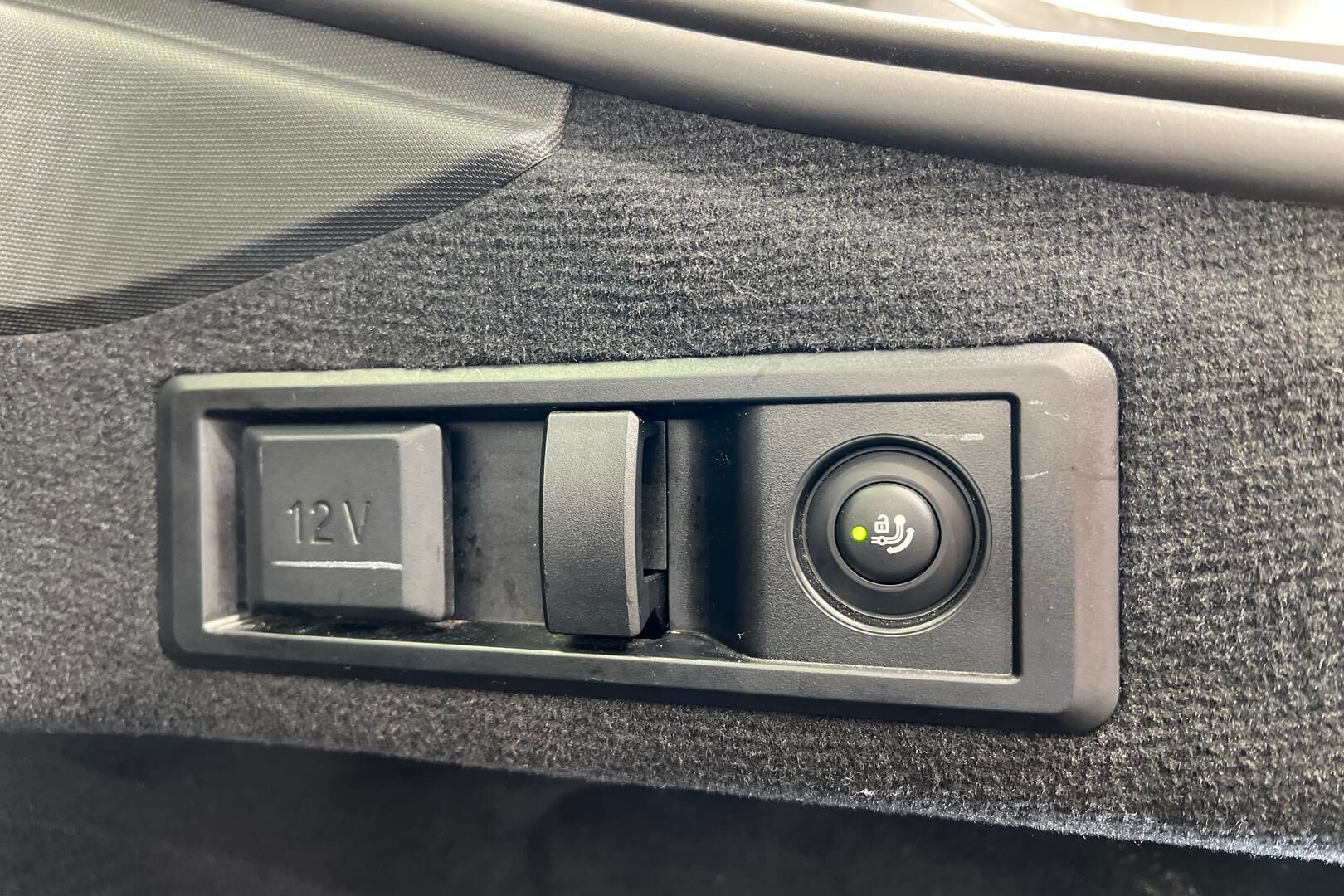 BMW I4 M50 iso kuva 35