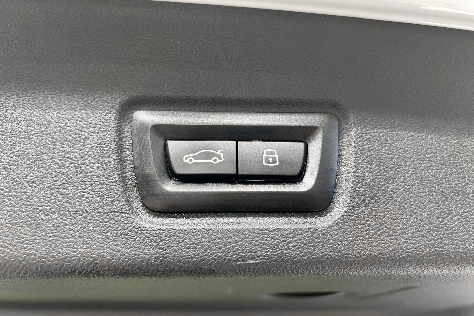 BMW I4 M50 iso kuva 36