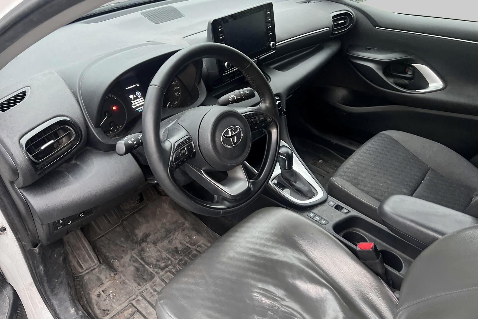 Toyota Yaris iso kuva 1