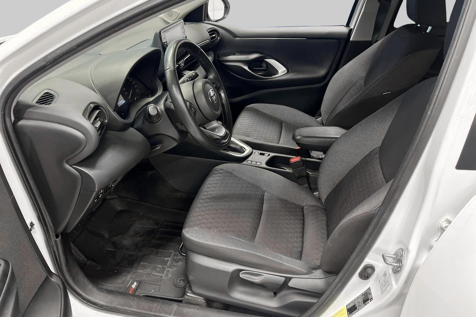 Toyota Yaris iso kuva 8