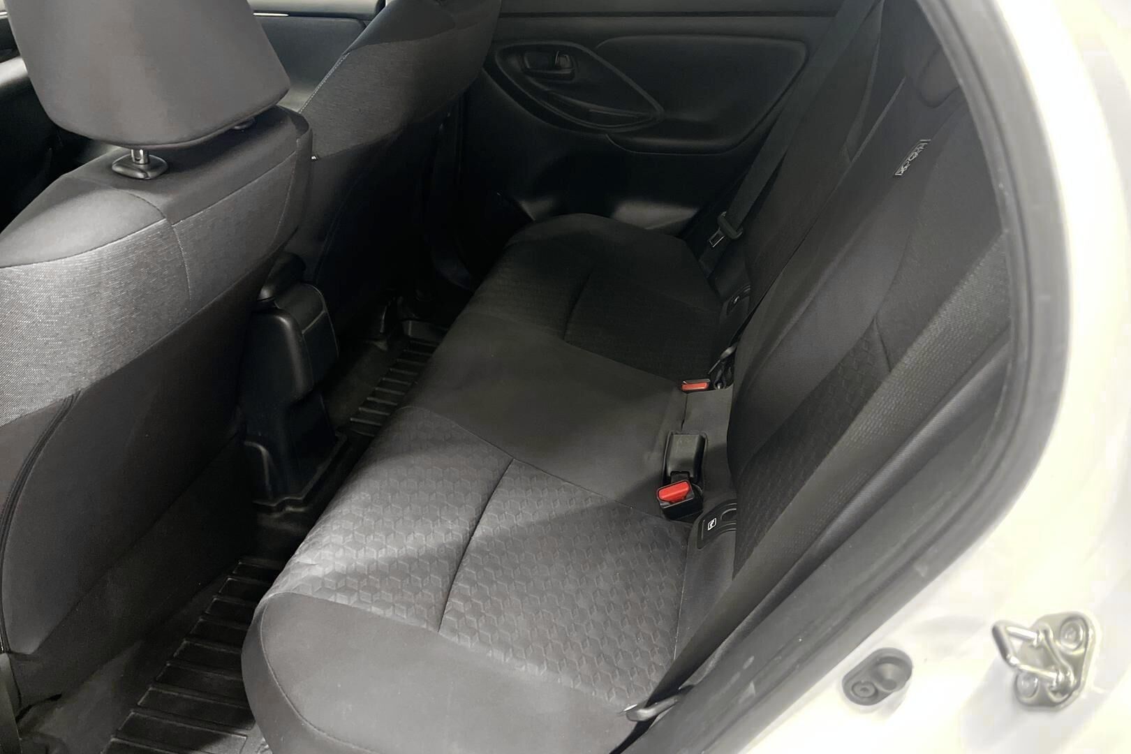 Toyota Yaris iso kuva 9