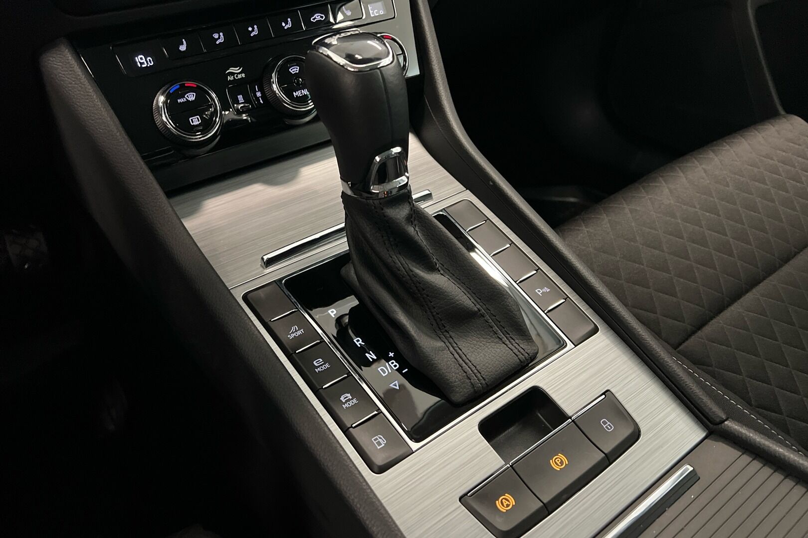 Skoda Superb iso kuva 10