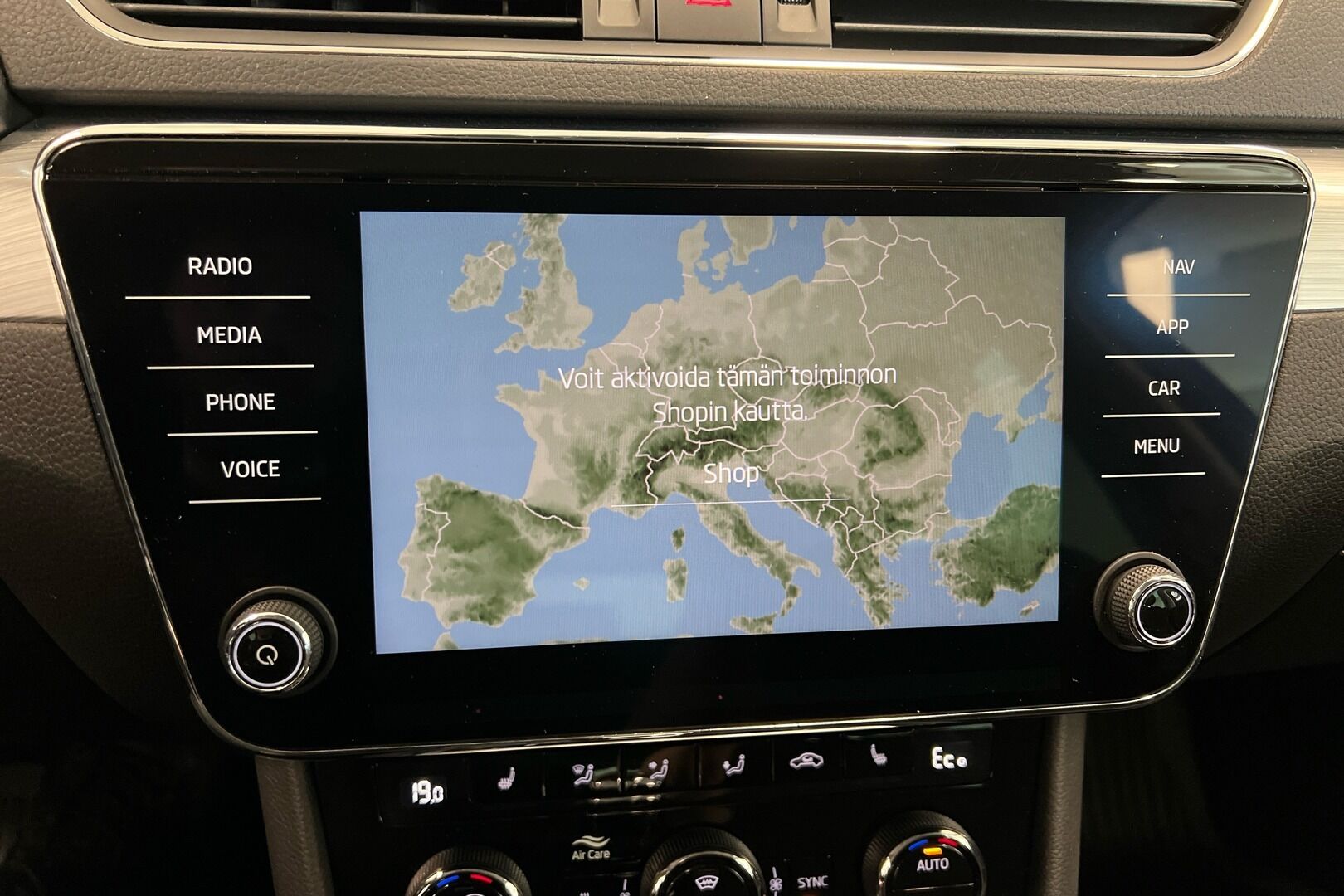 Skoda Superb iso kuva 11