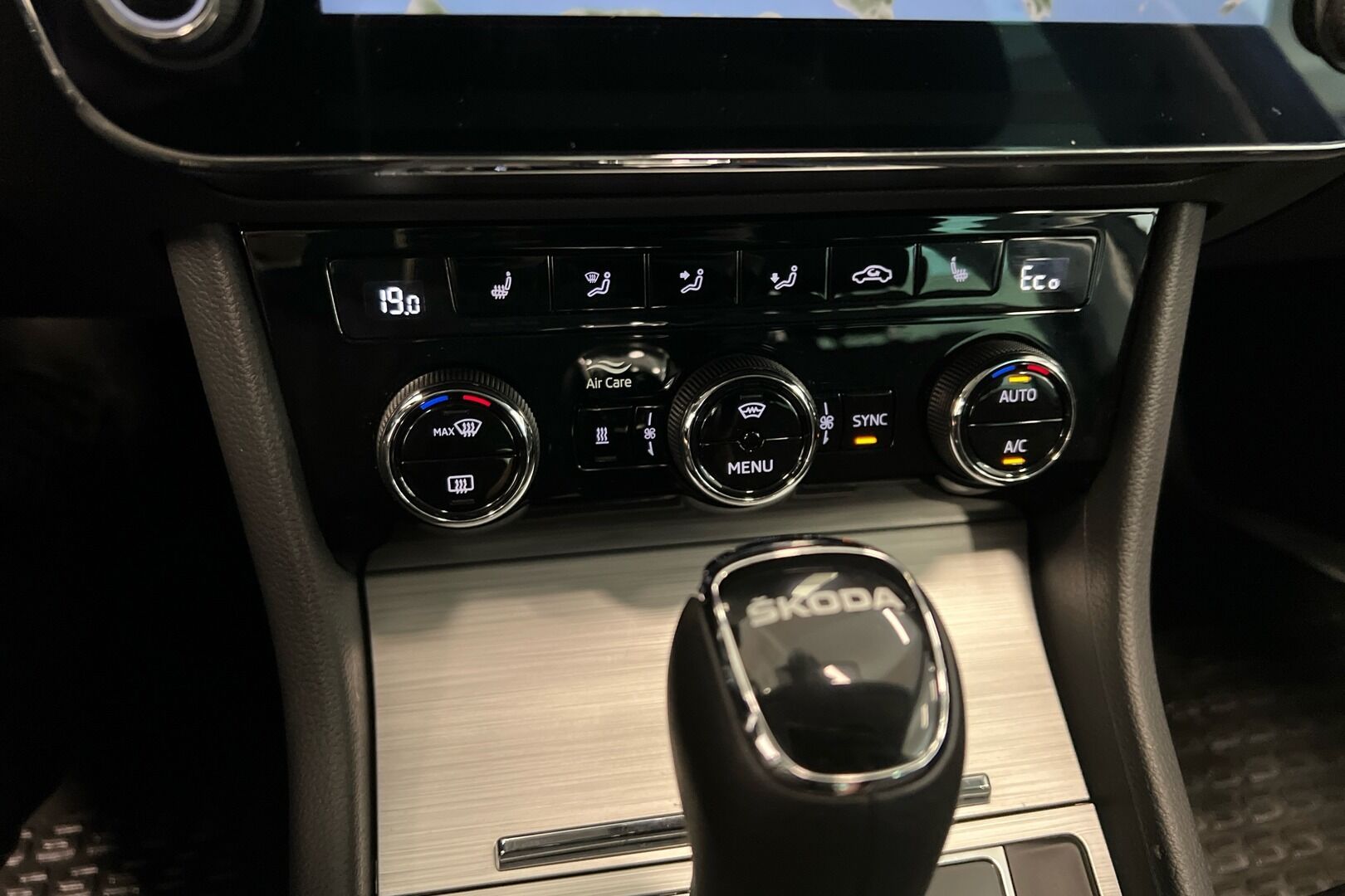 Skoda Superb iso kuva 12