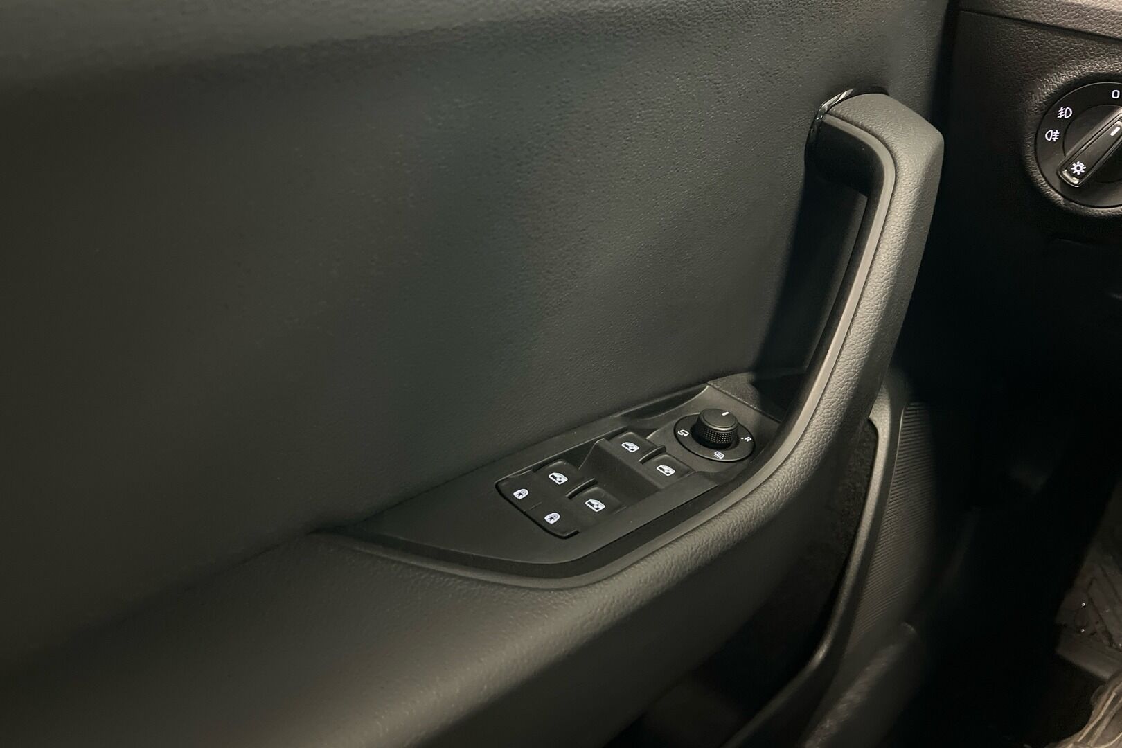 Skoda Superb iso kuva 14
