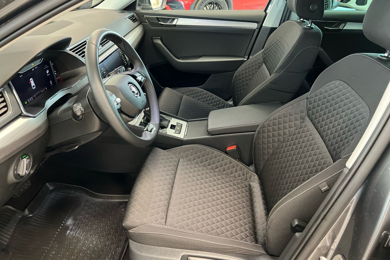 Skoda Superb iso kuva 15