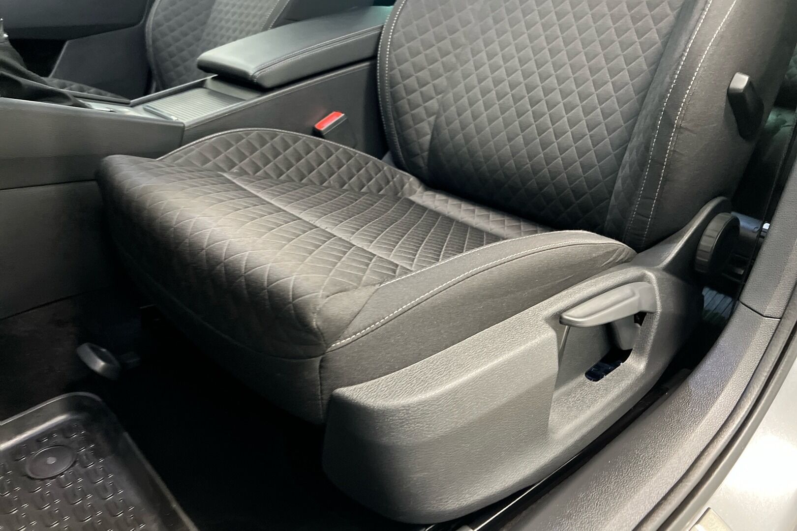 Skoda Superb iso kuva 16