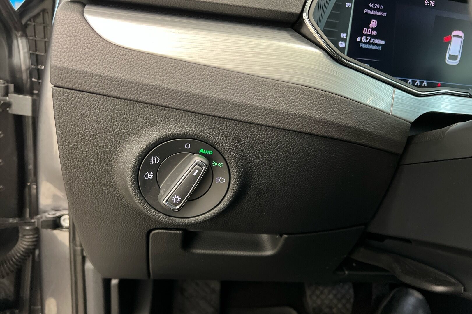 Skoda Superb iso kuva 17