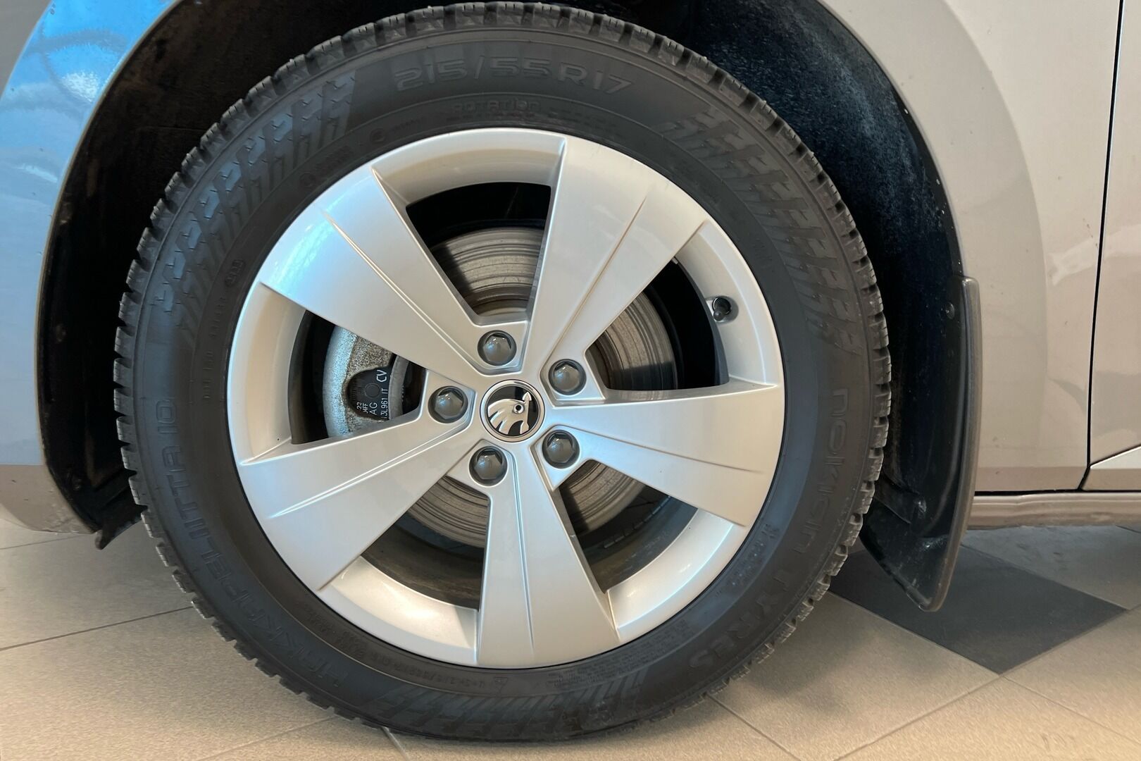 Skoda Superb iso kuva 18