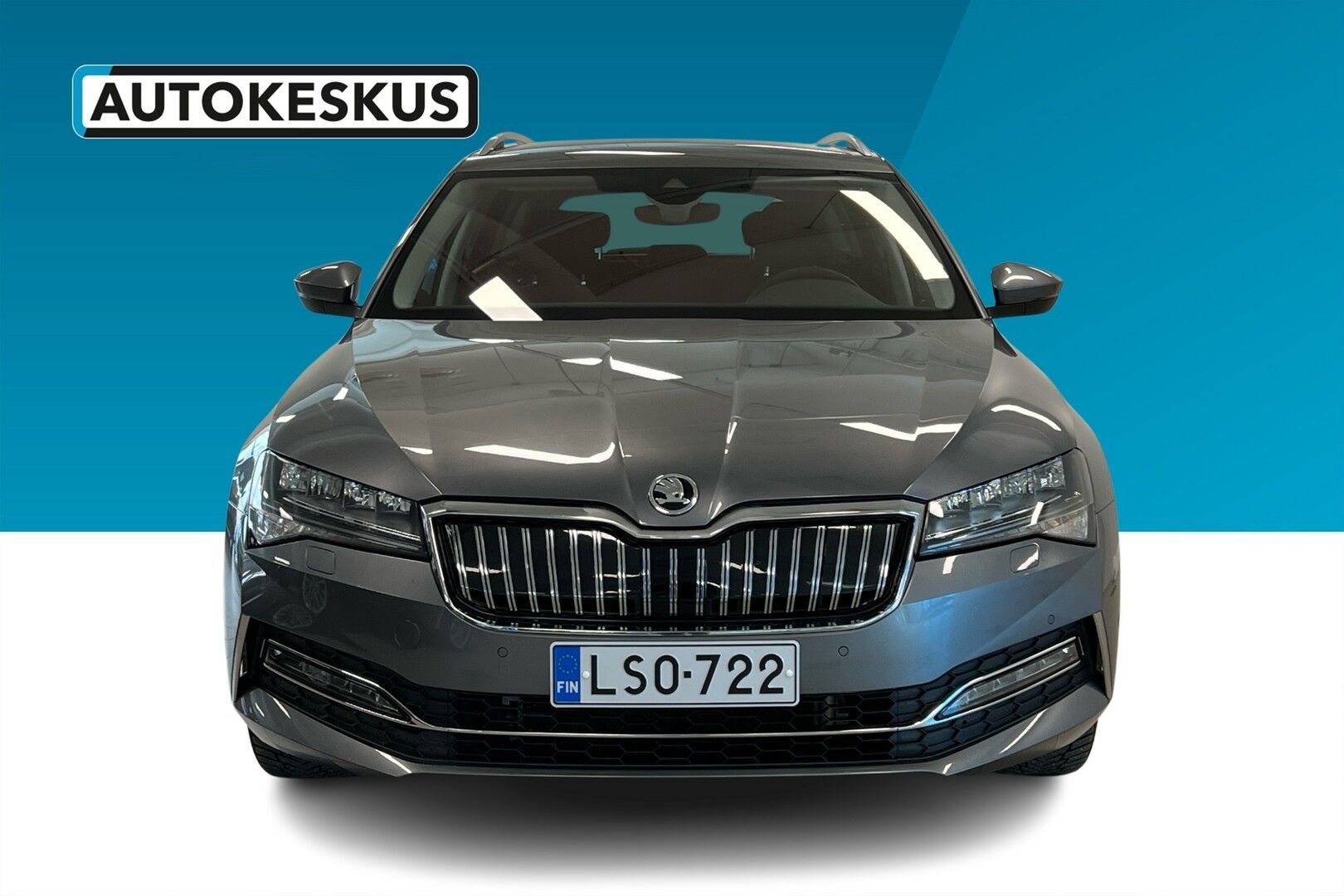 Skoda Superb iso kuva 3