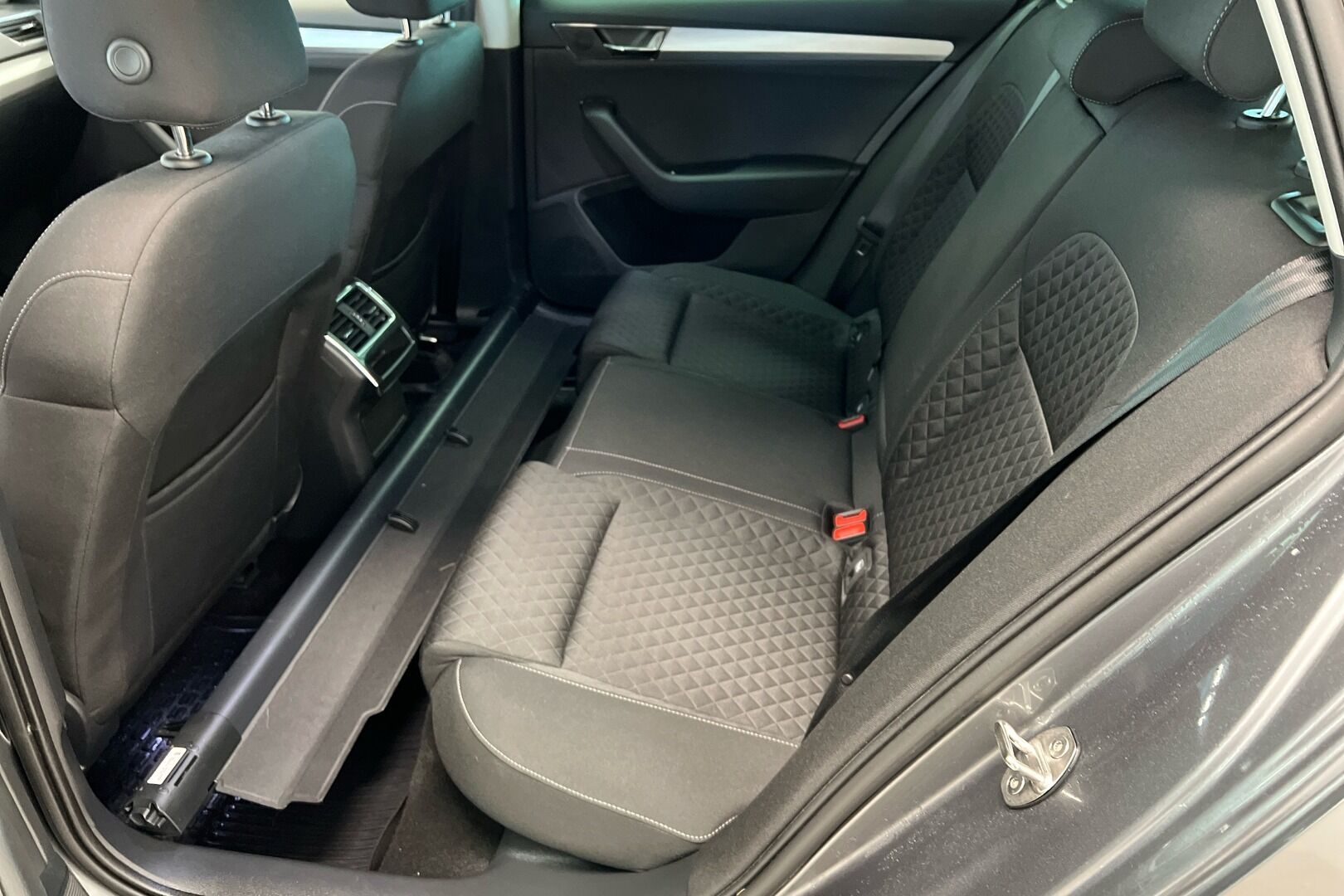 Skoda Superb iso kuva 5