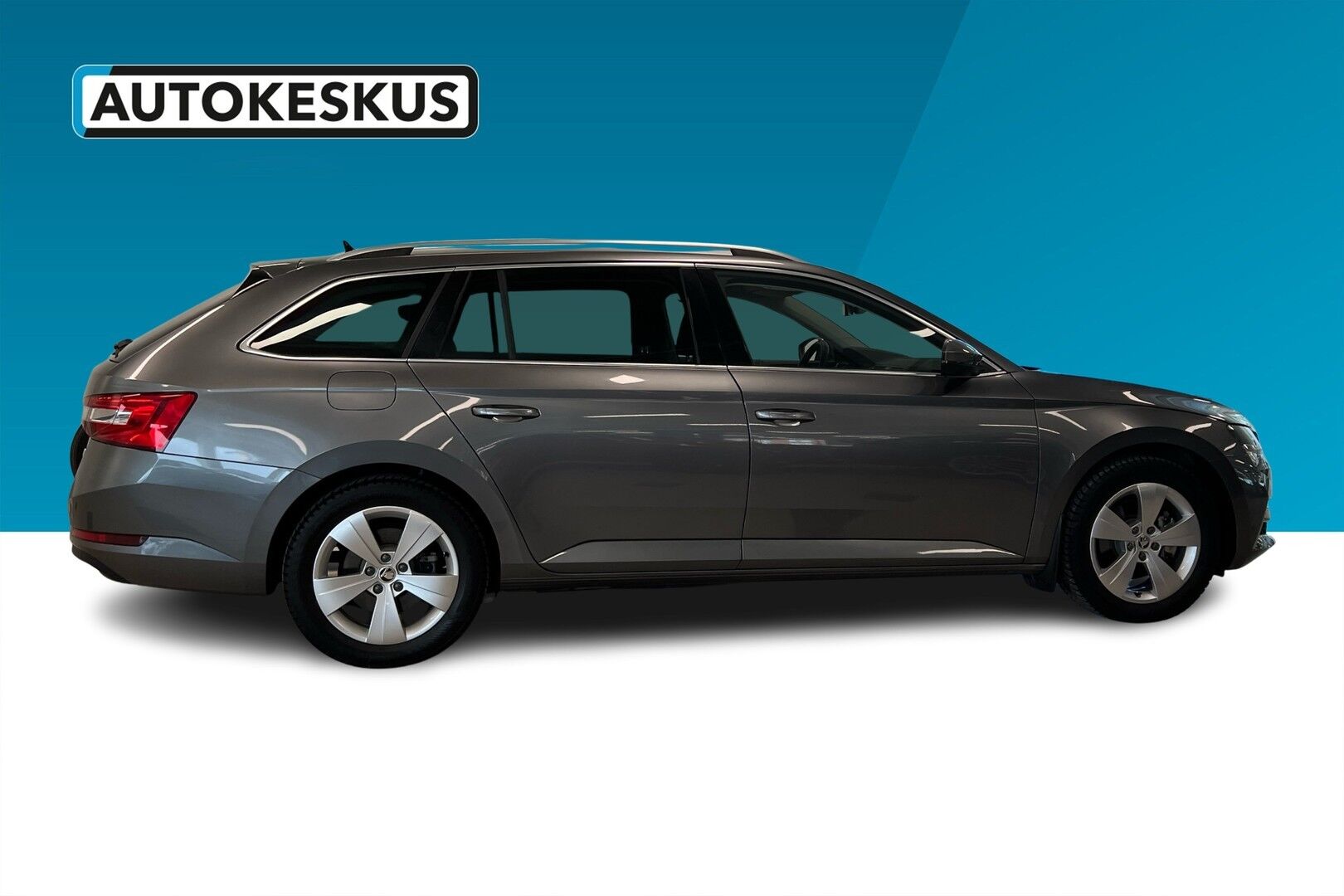 Skoda Superb iso kuva 8