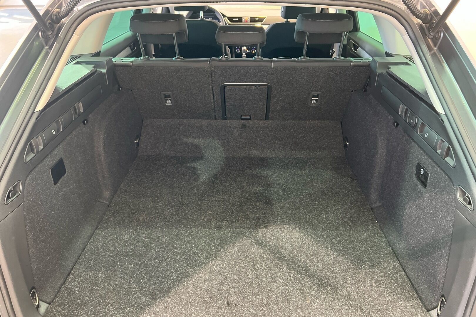 Skoda Superb iso kuva 10