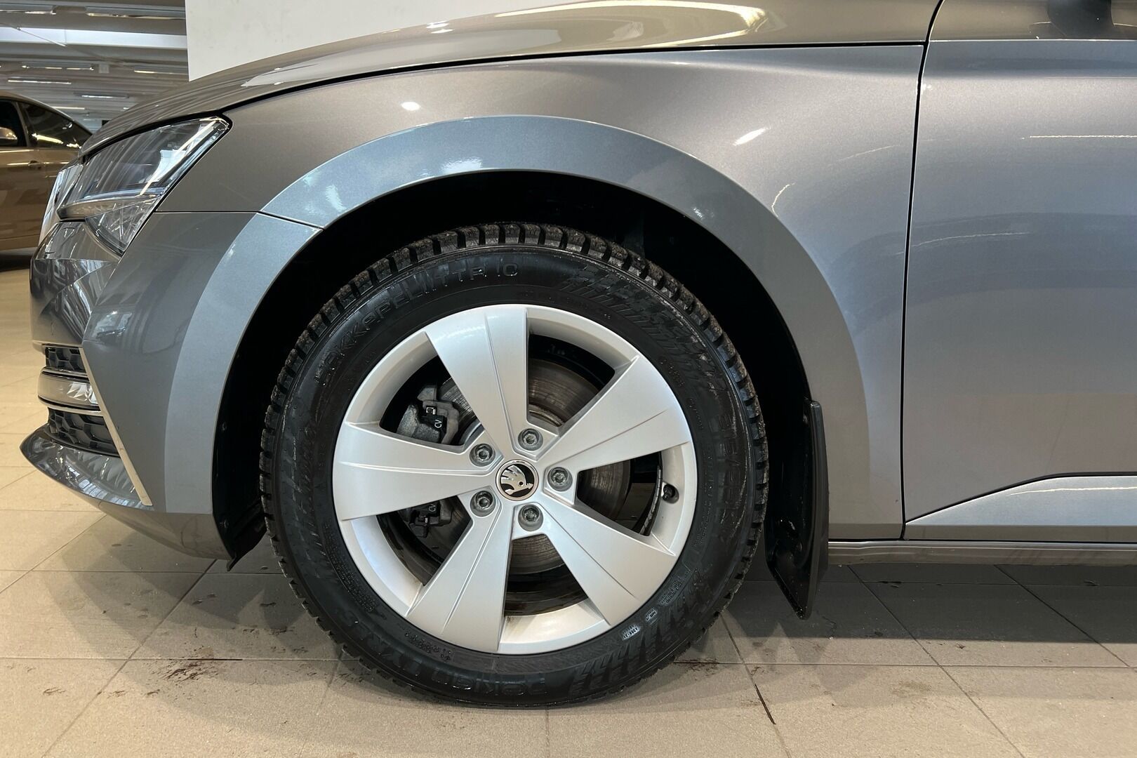 Skoda Superb iso kuva 11