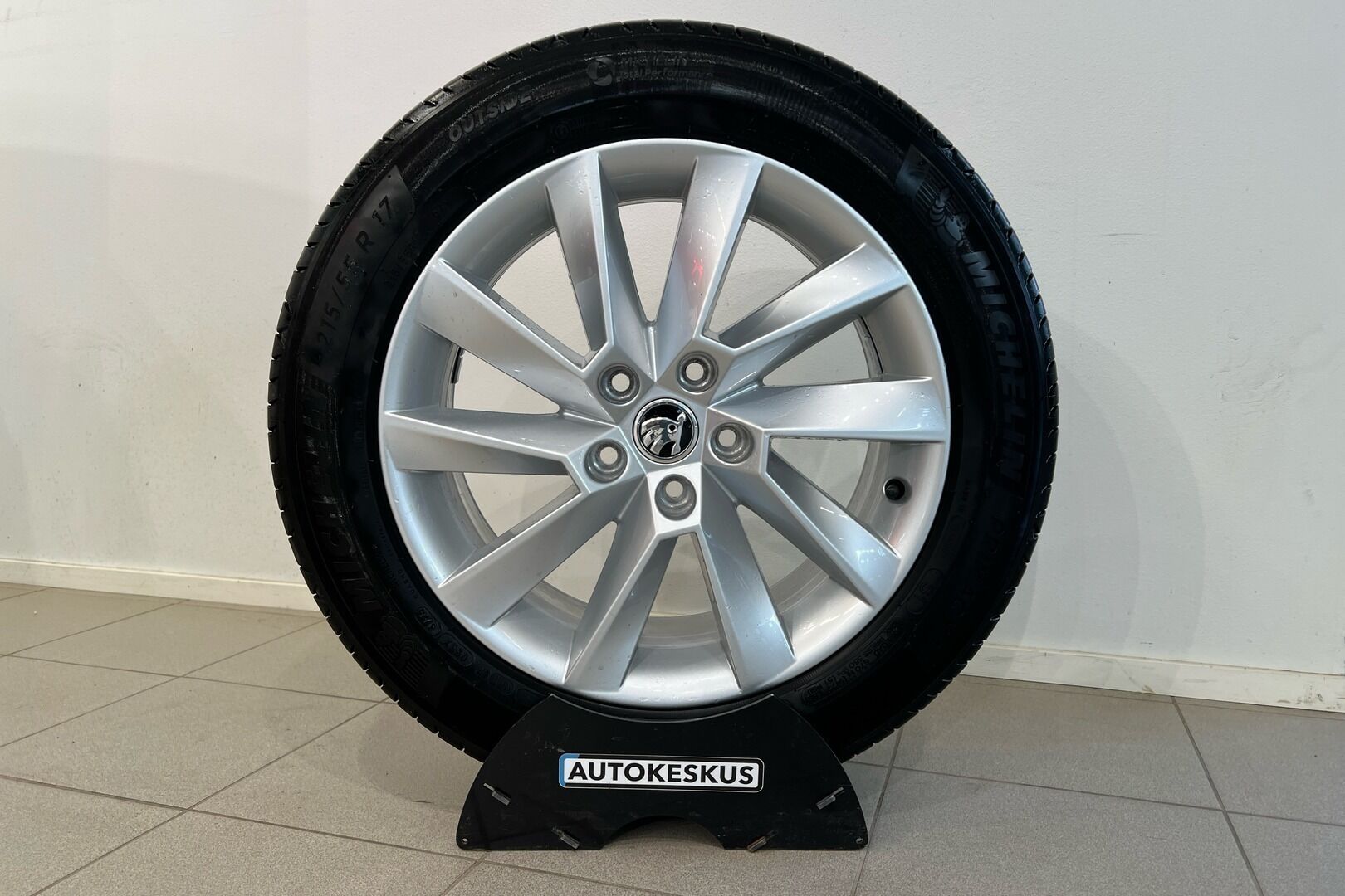 Skoda Superb iso kuva 12