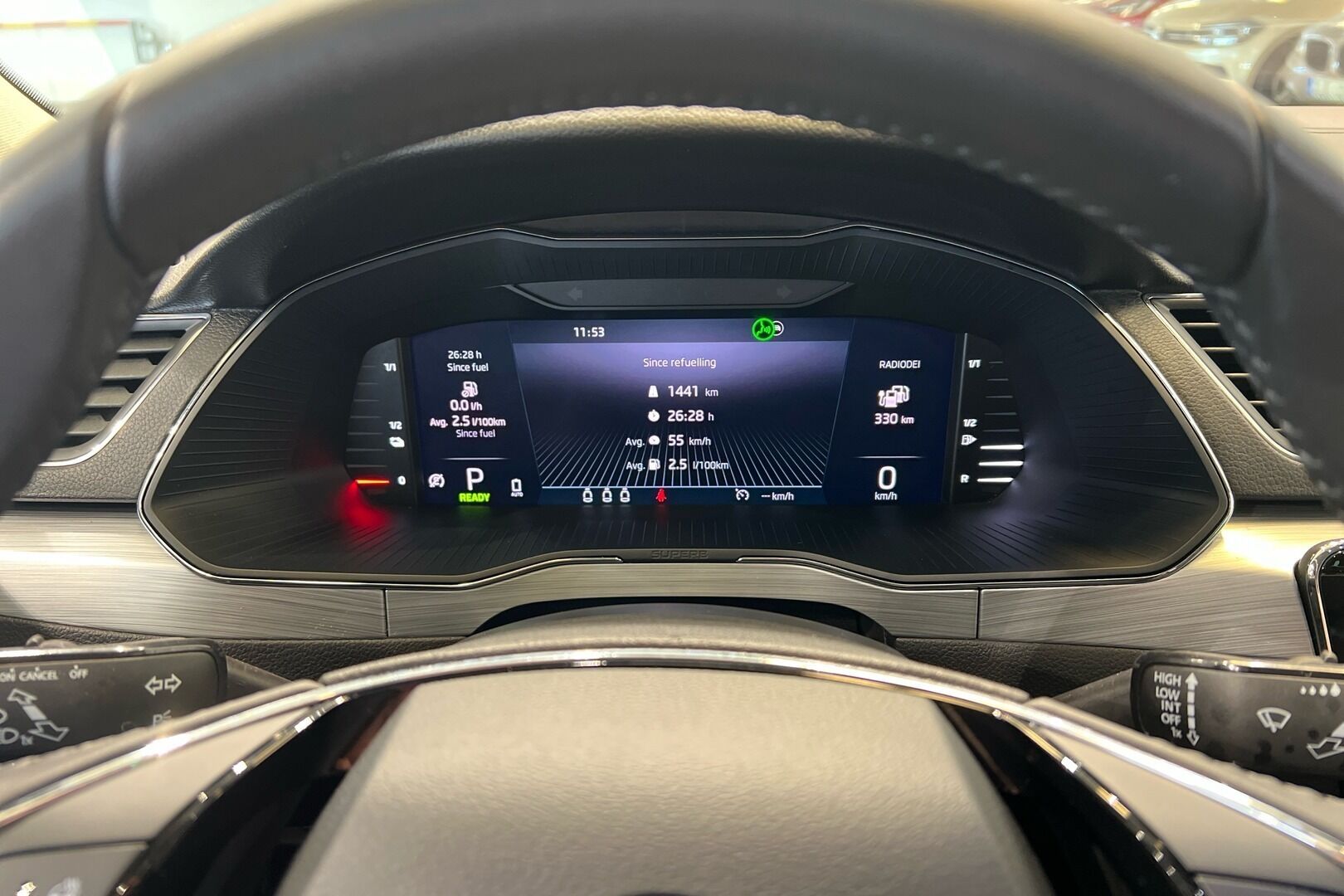 Skoda Superb iso kuva 15