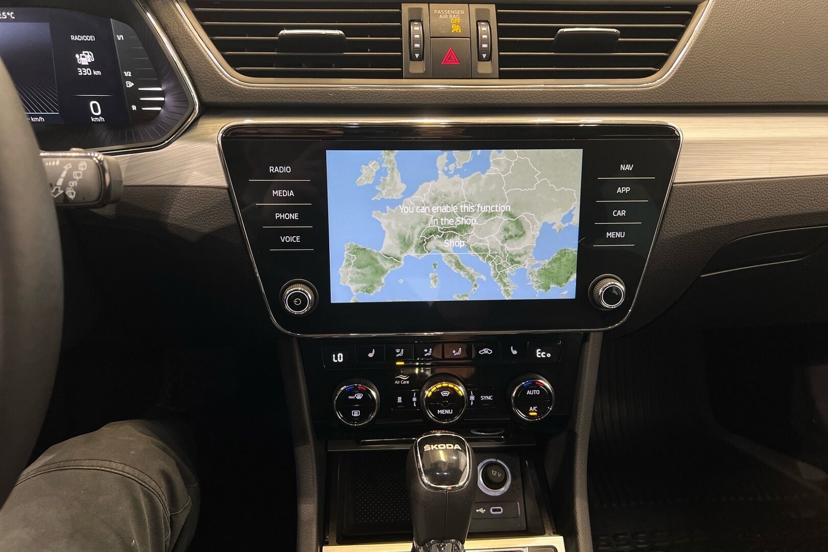 Skoda Superb iso kuva 17