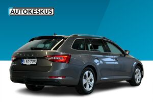Skoda Superb esikatselu 2