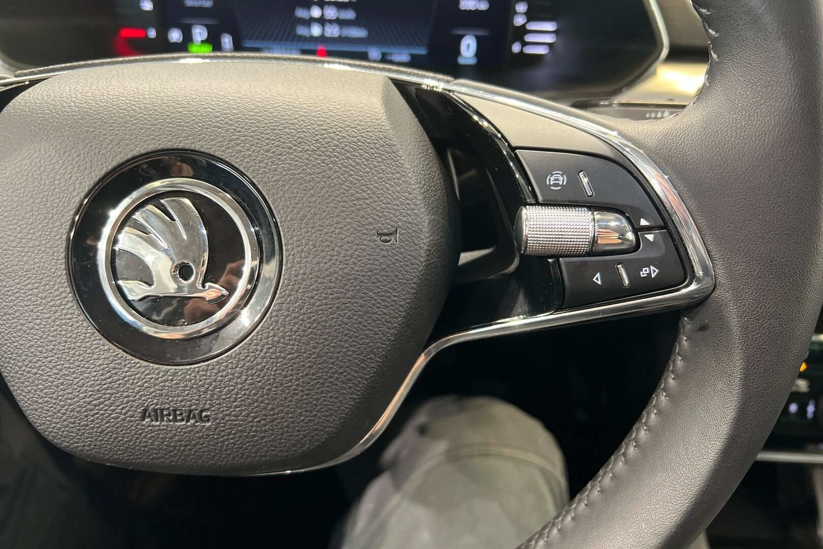 Skoda Superb iso kuva 20