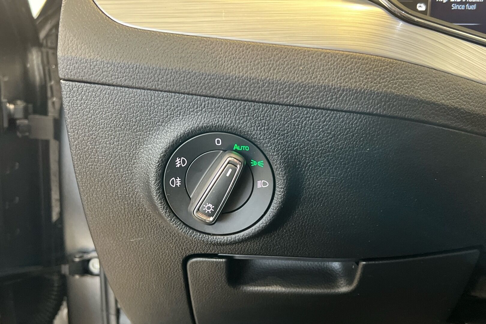 Skoda Superb iso kuva 22