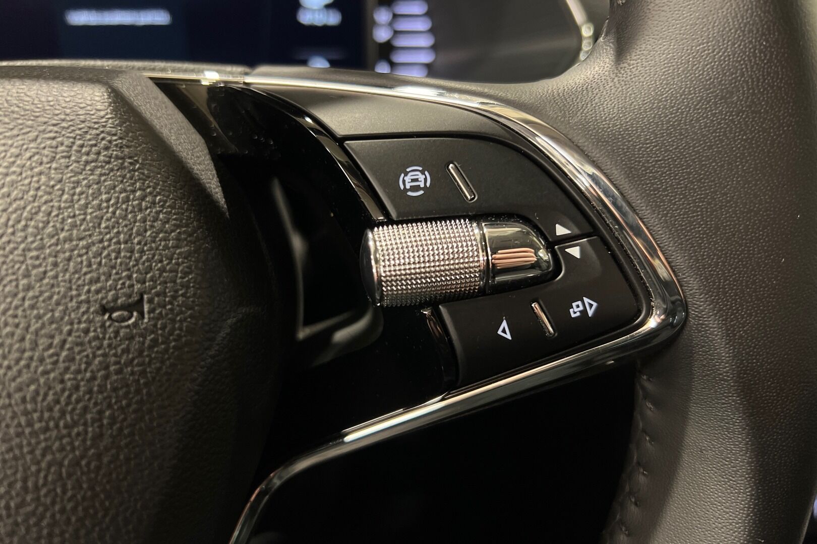Skoda Superb iso kuva 10