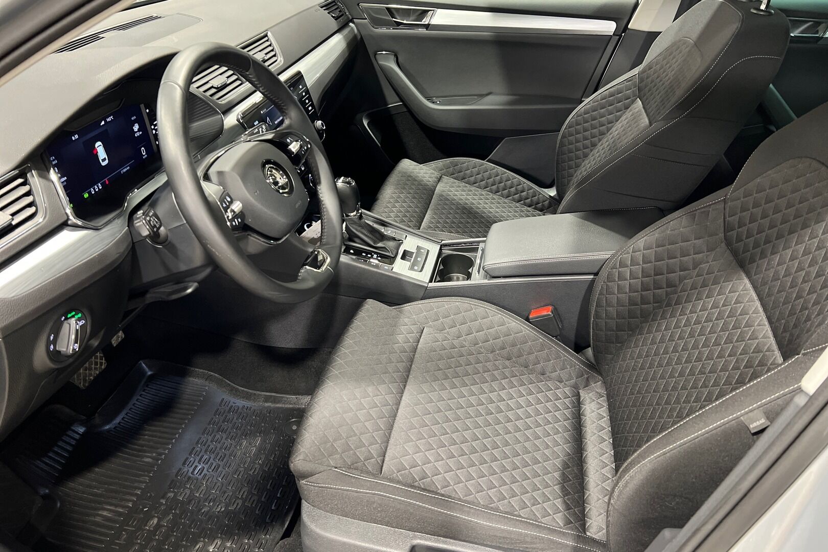 Skoda Superb iso kuva 11