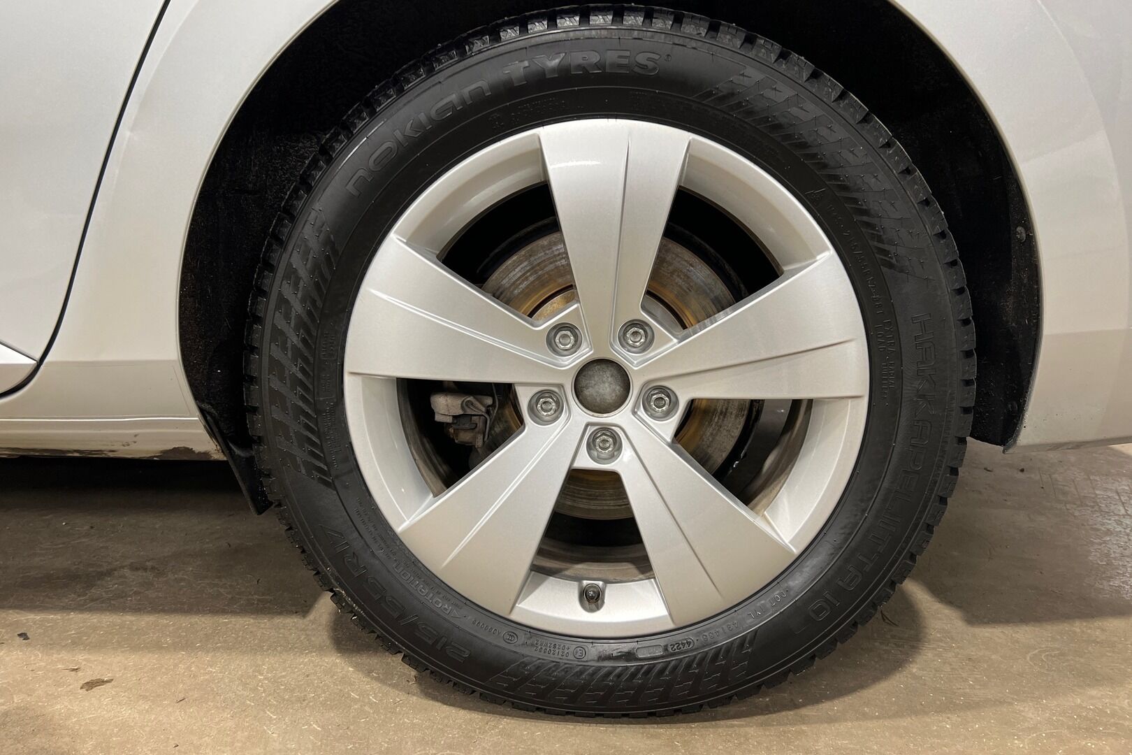 Skoda Superb iso kuva 12