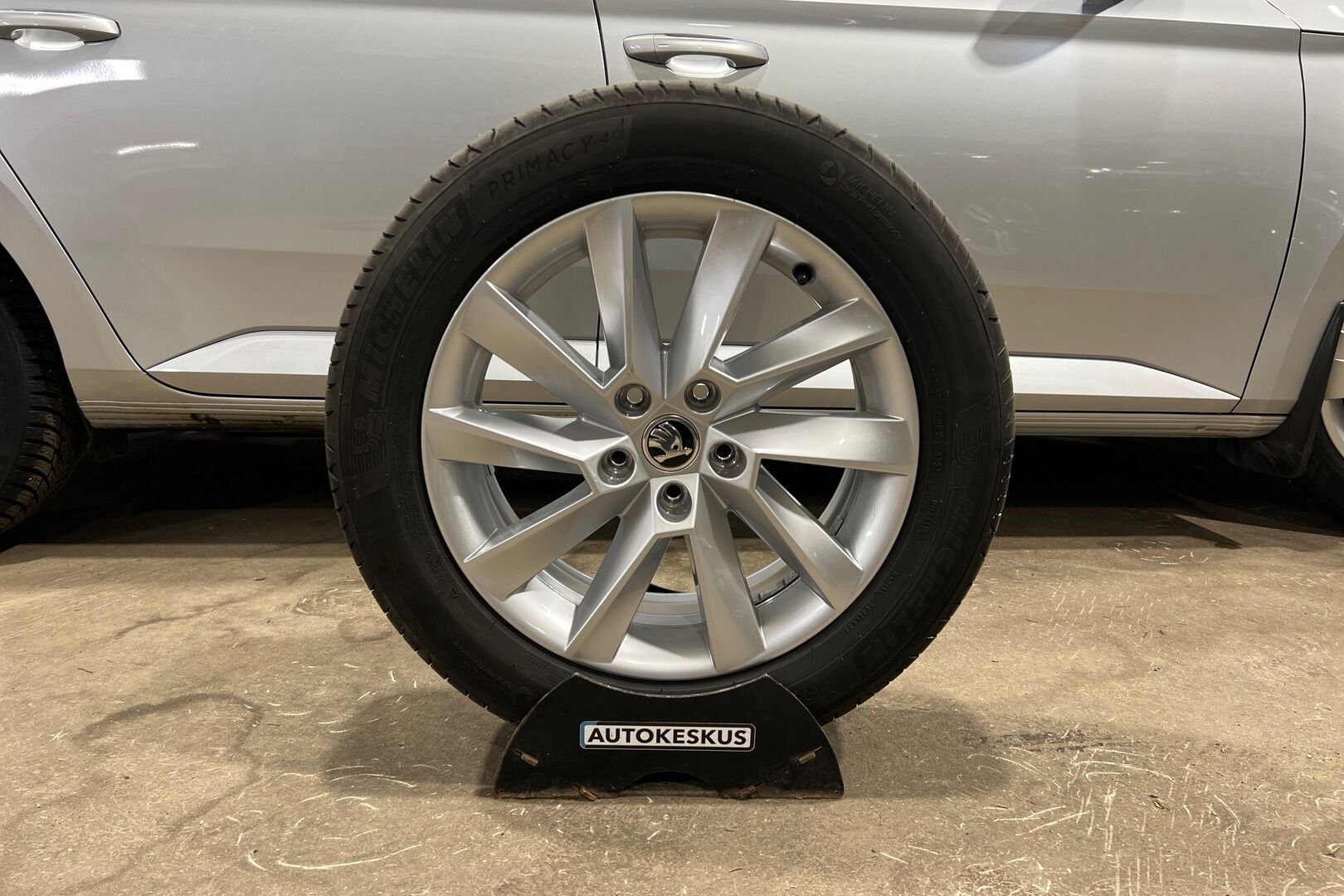 Skoda Superb iso kuva 14