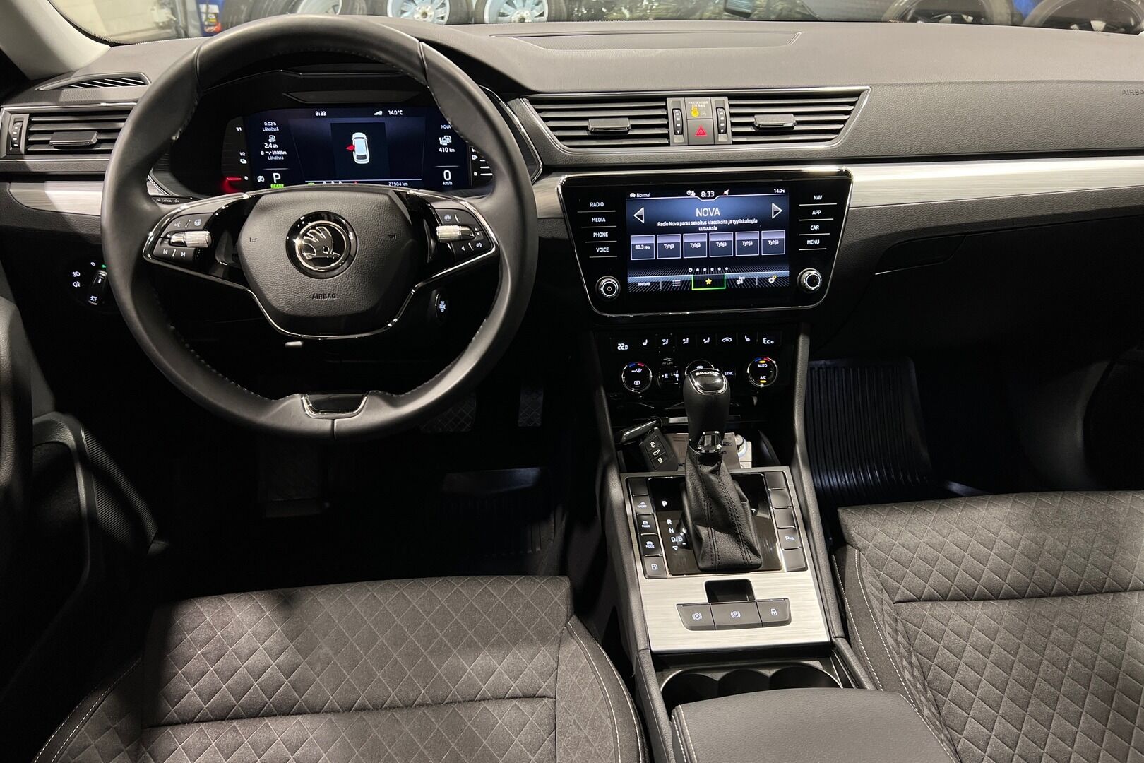 Skoda Superb iso kuva 6