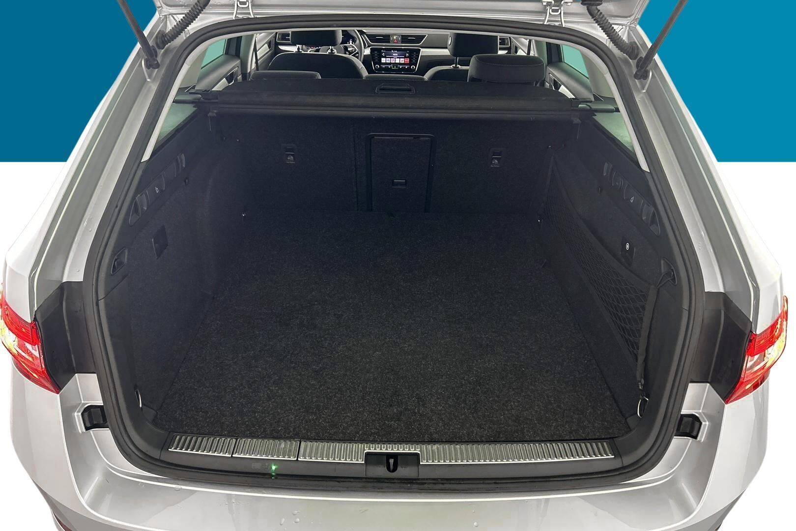 Skoda Superb iso kuva 11