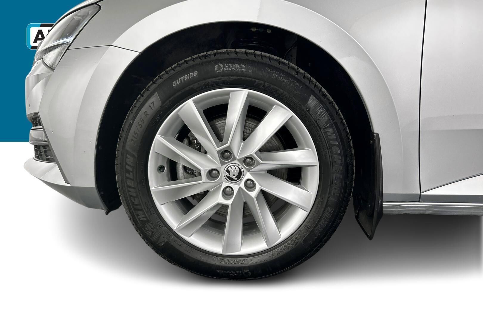 Skoda Superb iso kuva 12