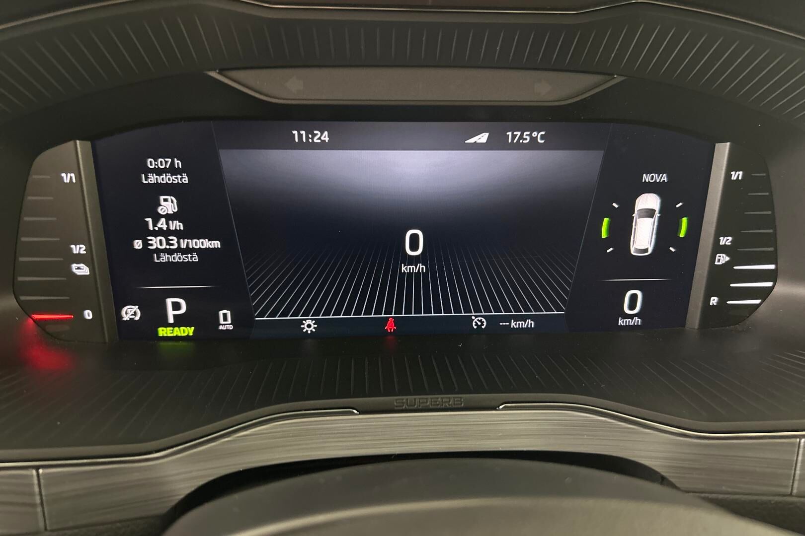 Skoda Superb iso kuva 14