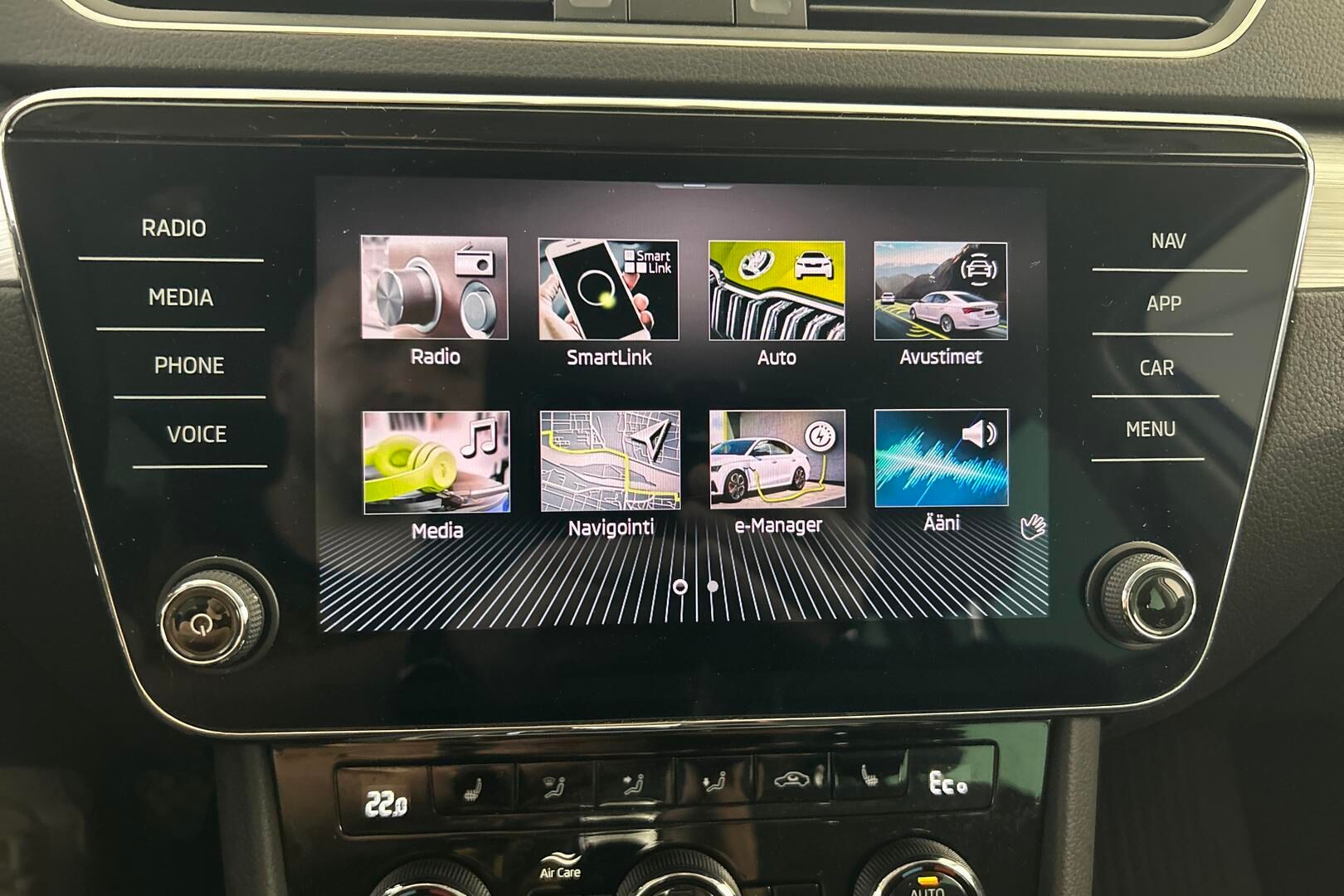 Skoda Superb iso kuva 16