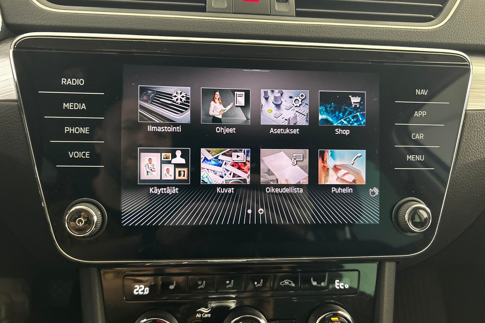 Skoda Superb iso kuva 17