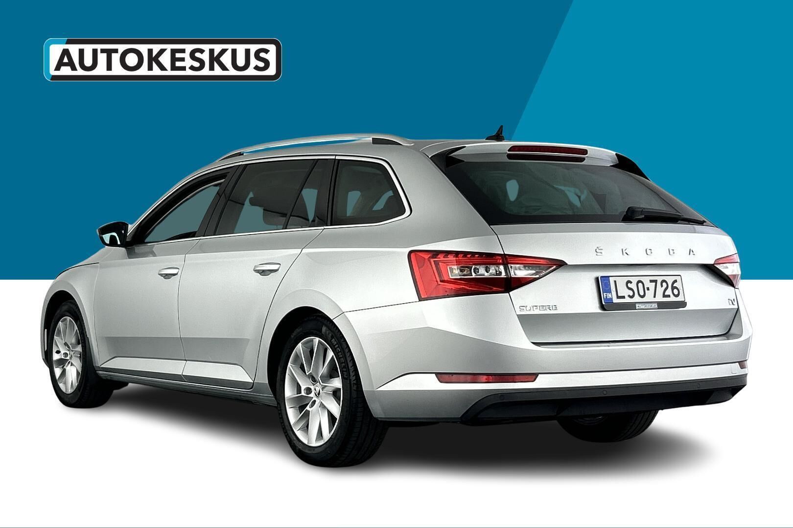 Skoda Superb iso kuva 2