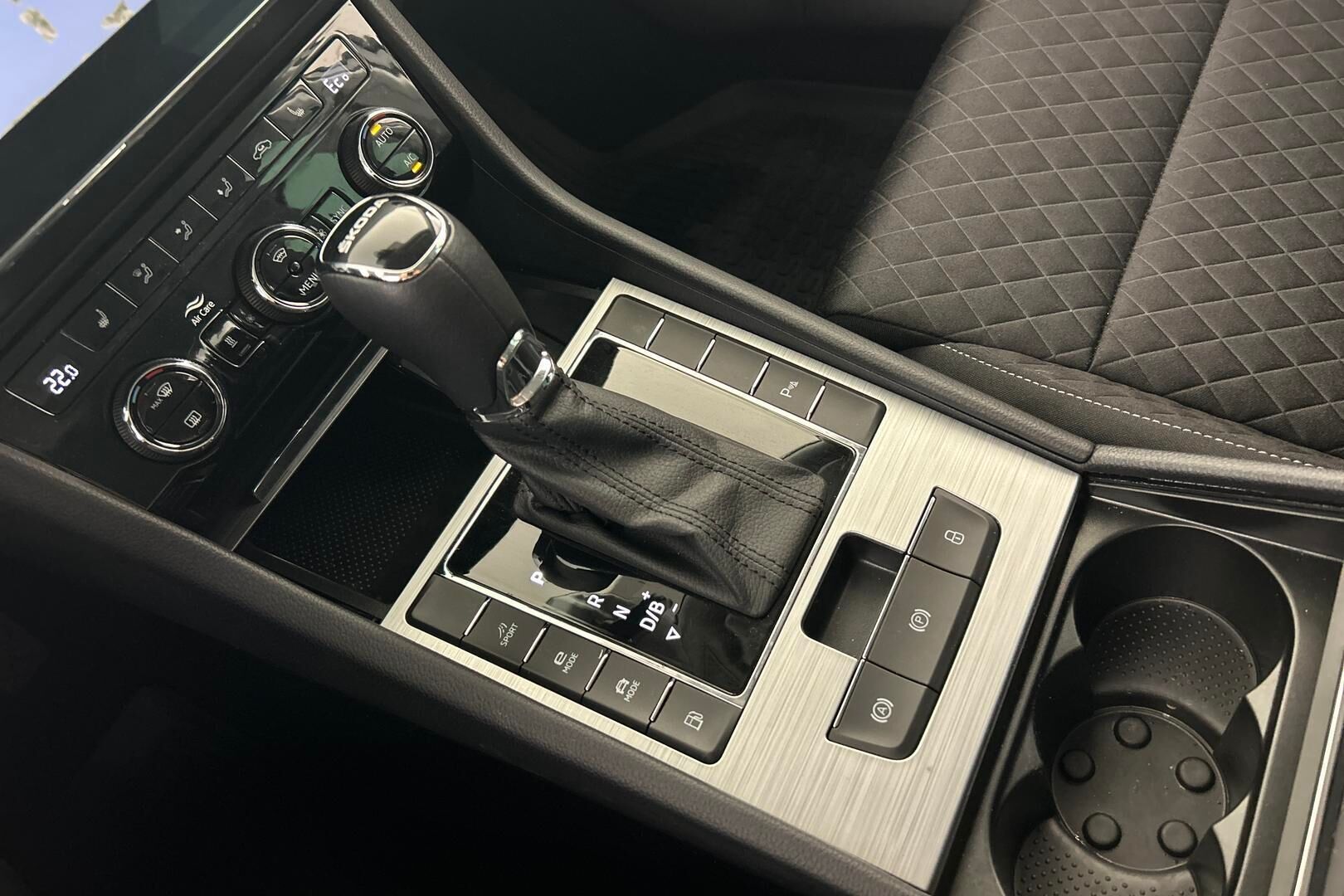 Skoda Superb iso kuva 20