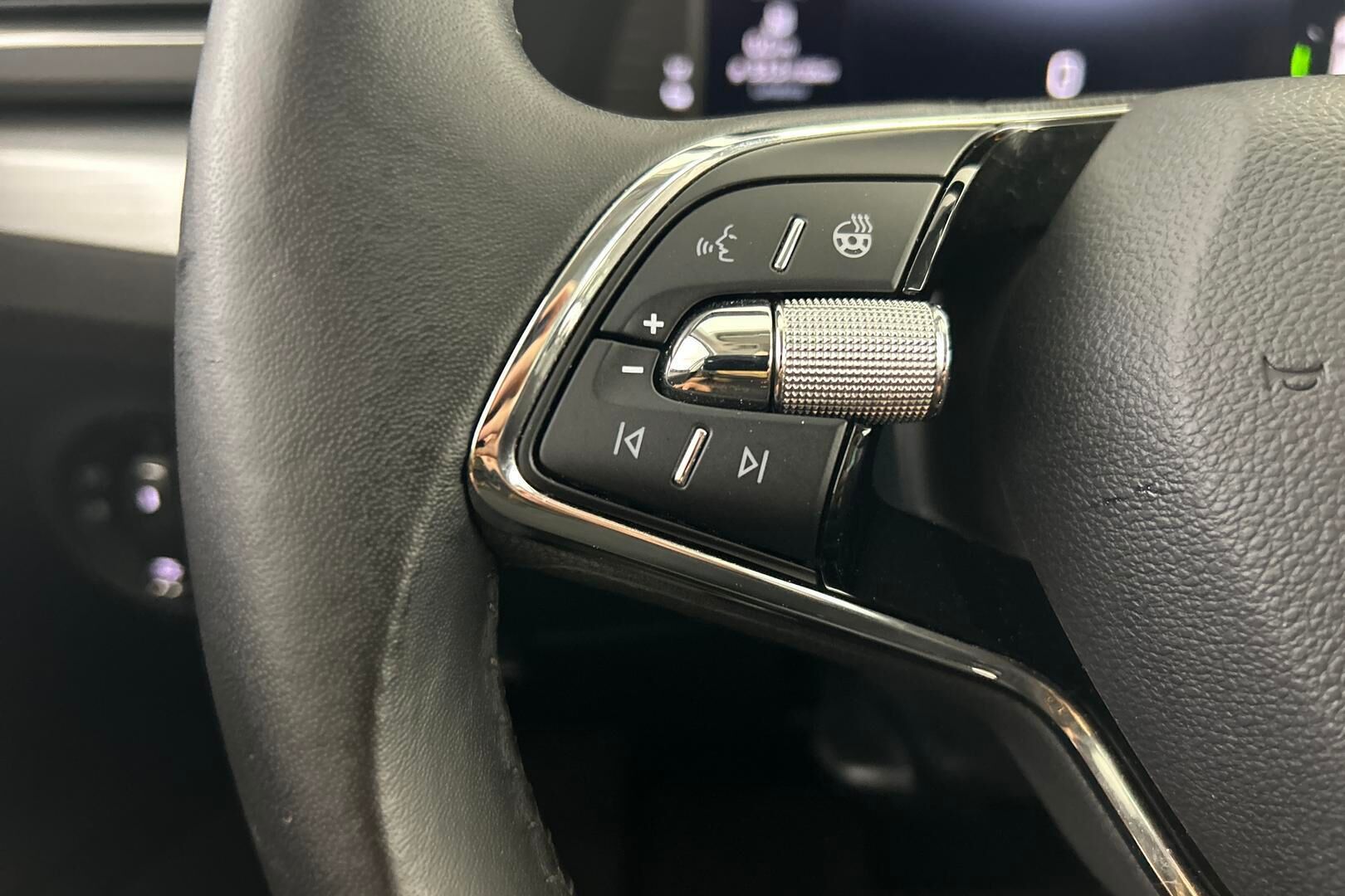 Skoda Superb iso kuva 21