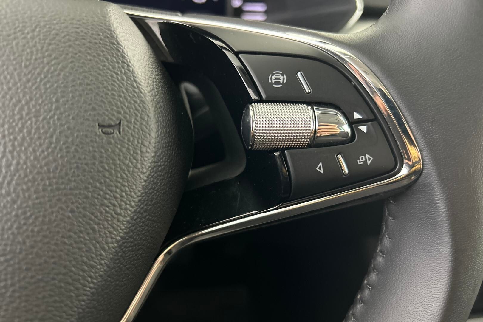 Skoda Superb iso kuva 22