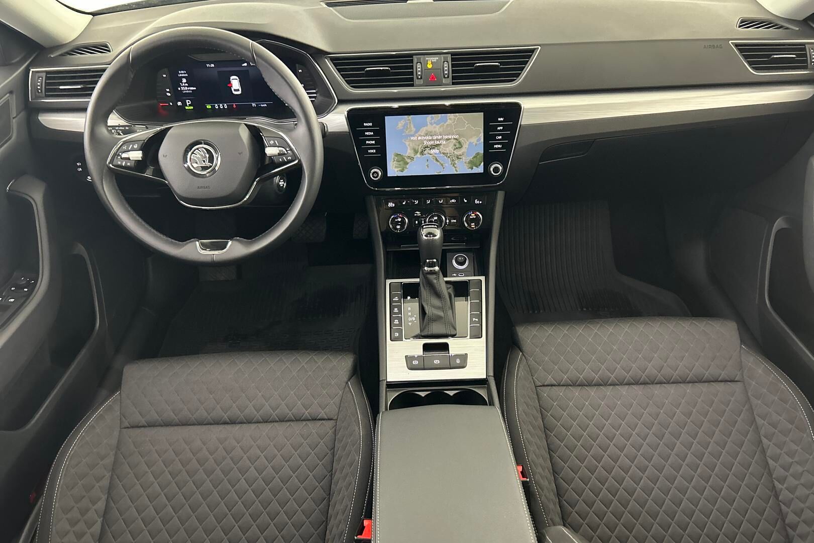 Skoda Superb iso kuva 25
