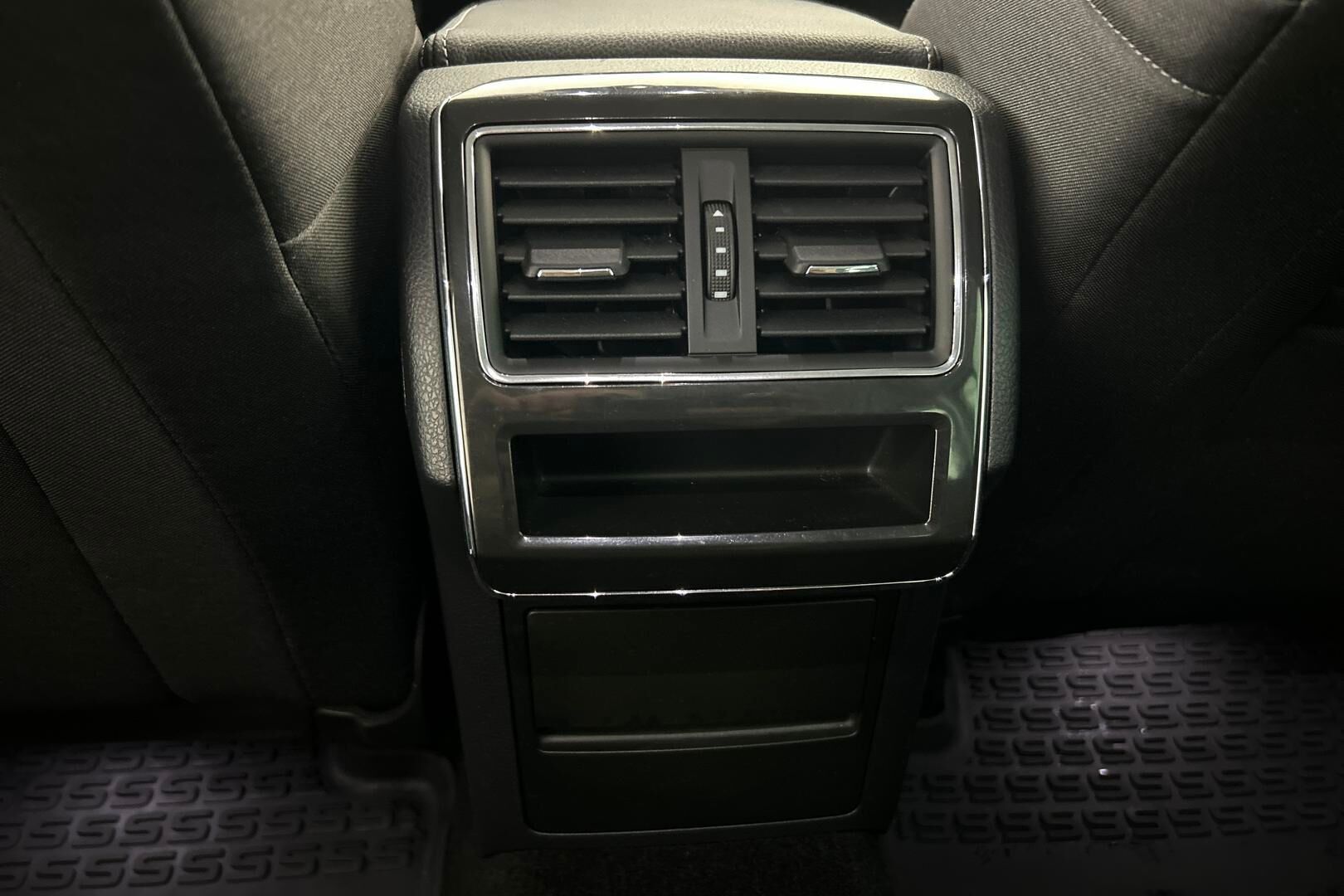 Skoda Superb iso kuva 26