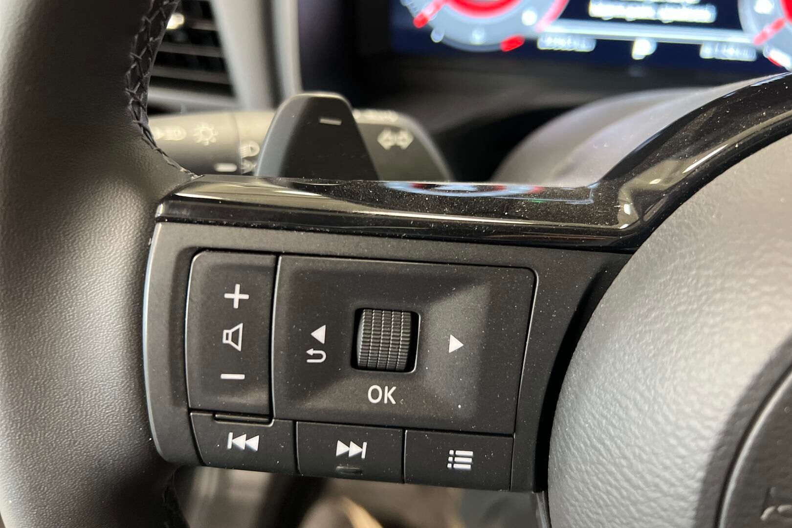 Nissan Qashqai iso kuva 8