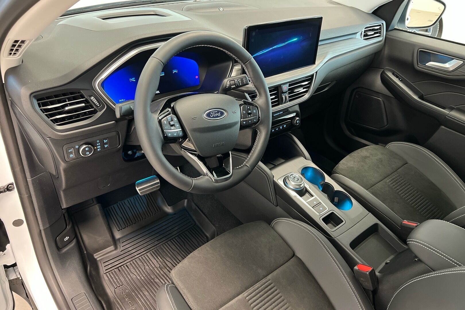 Ford Kuga iso kuva 13