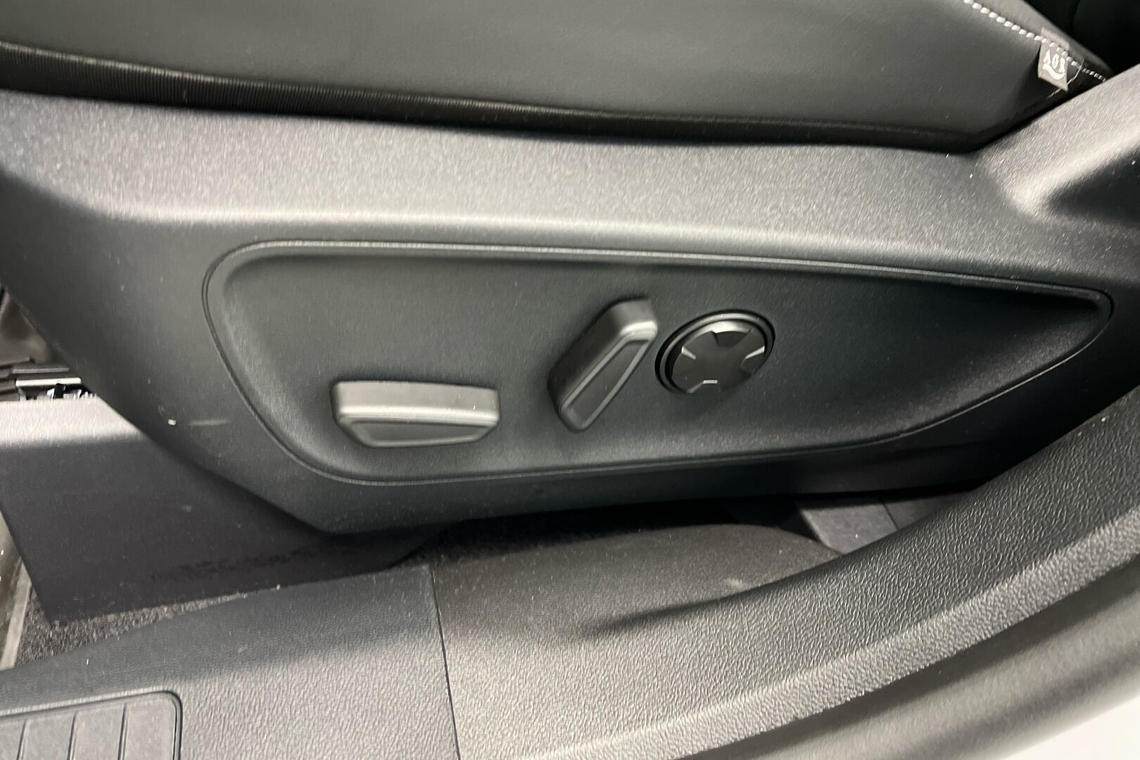 Ford Kuga iso kuva 19