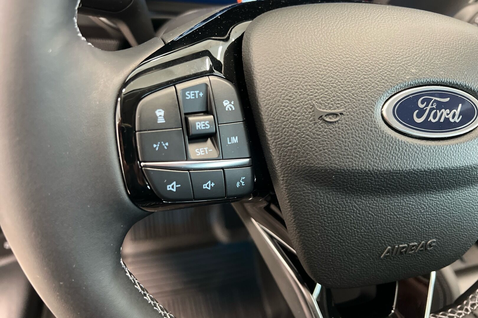 Ford Kuga iso kuva 20