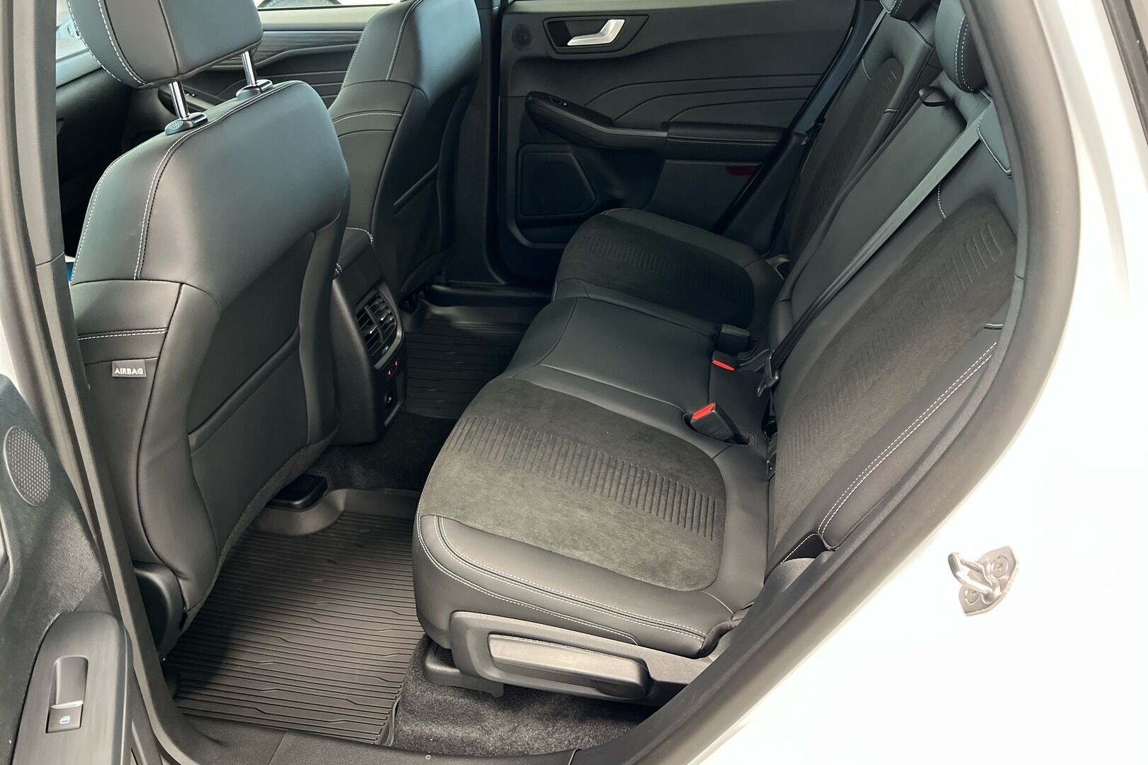 Ford Kuga iso kuva 6