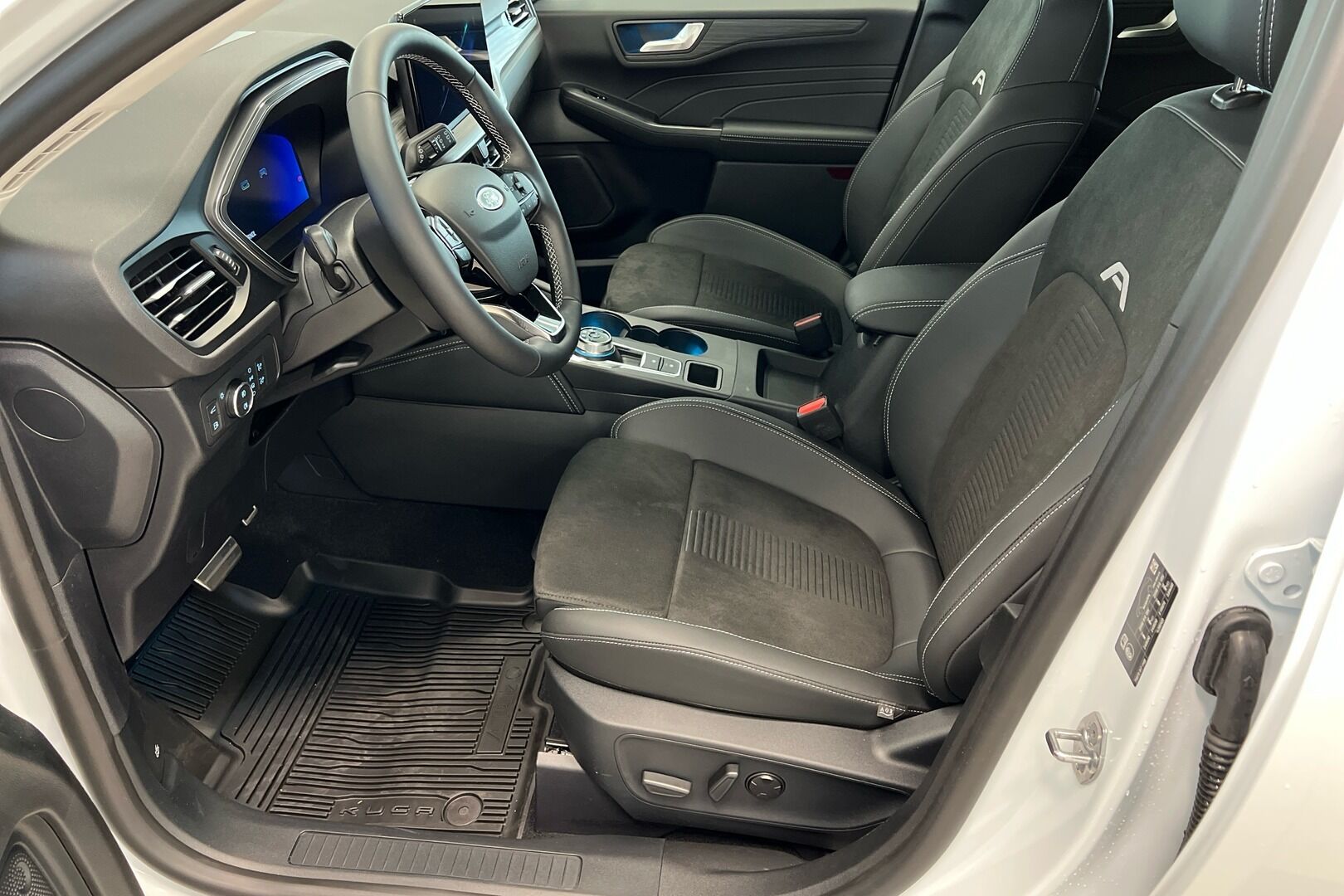 Ford Kuga iso kuva 8