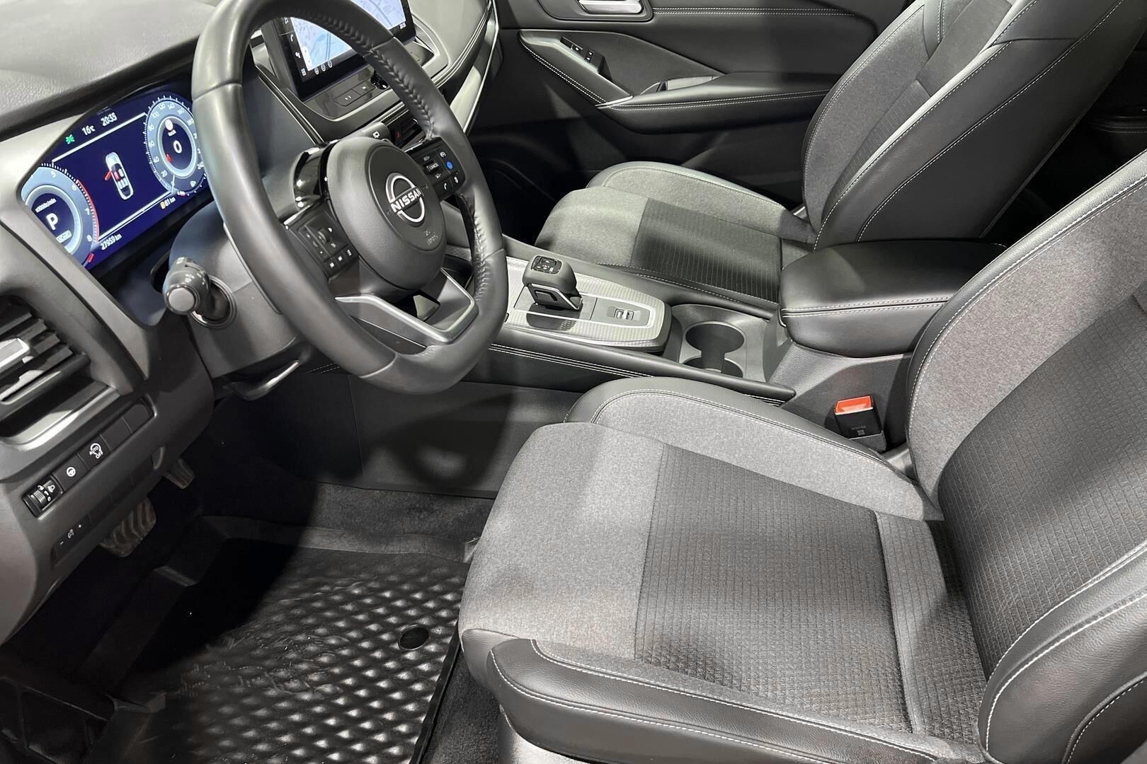 Nissan Qashqai iso kuva 8