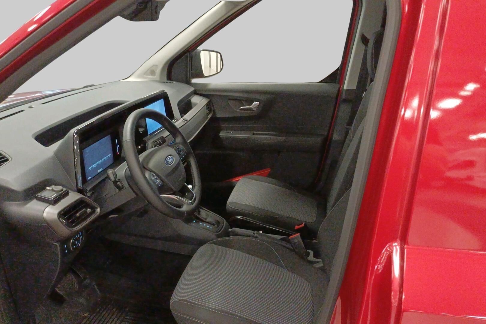 Ford Transit Courier iso kuva 8