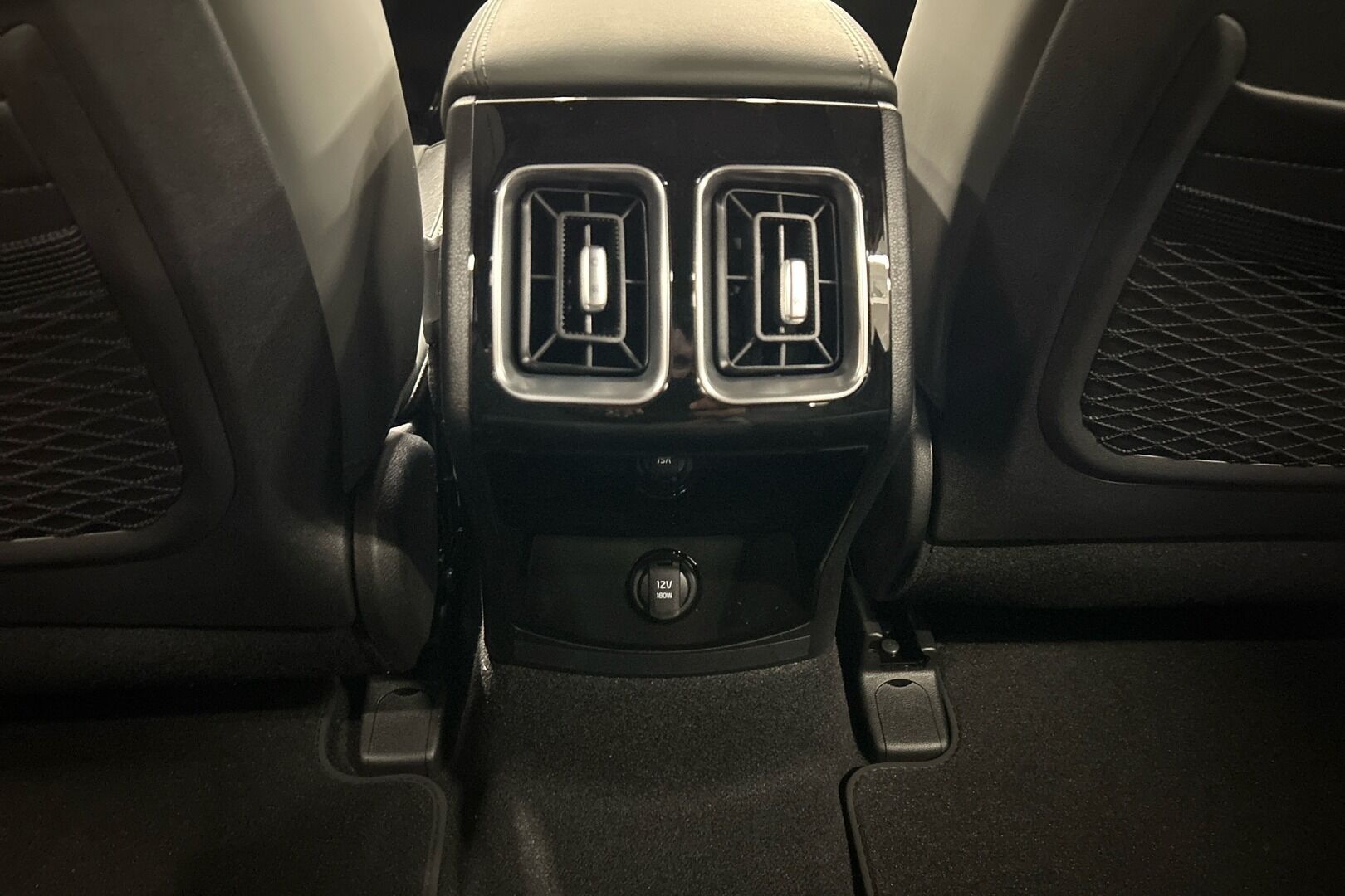 Kia Sorento iso kuva 13