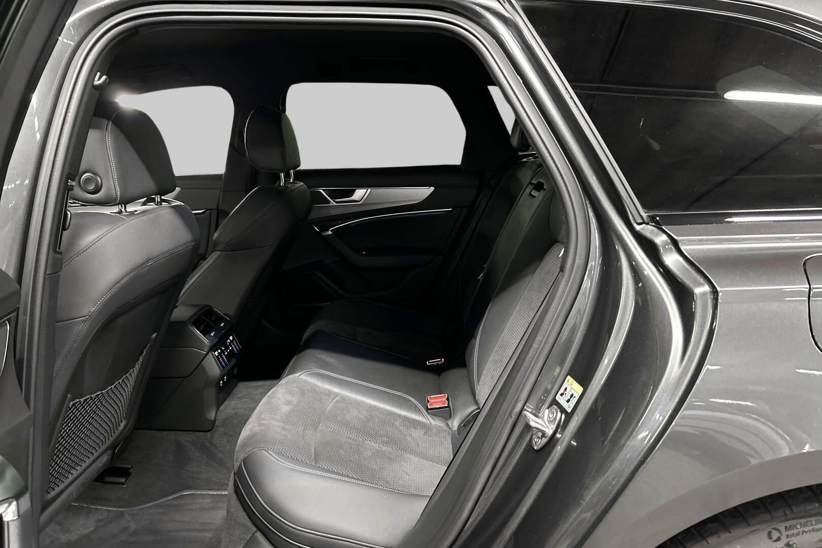 Audi A6 iso kuva 10